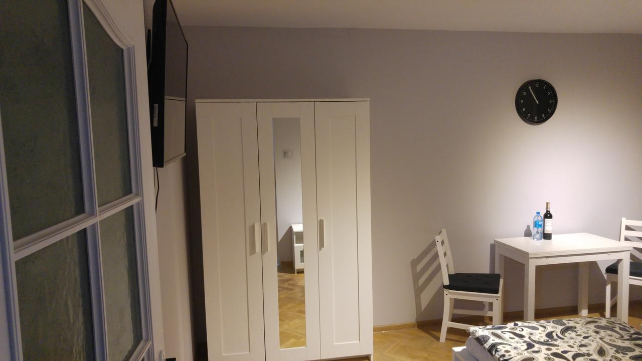 Rent0nline Niepodleglosci Metro Hostel