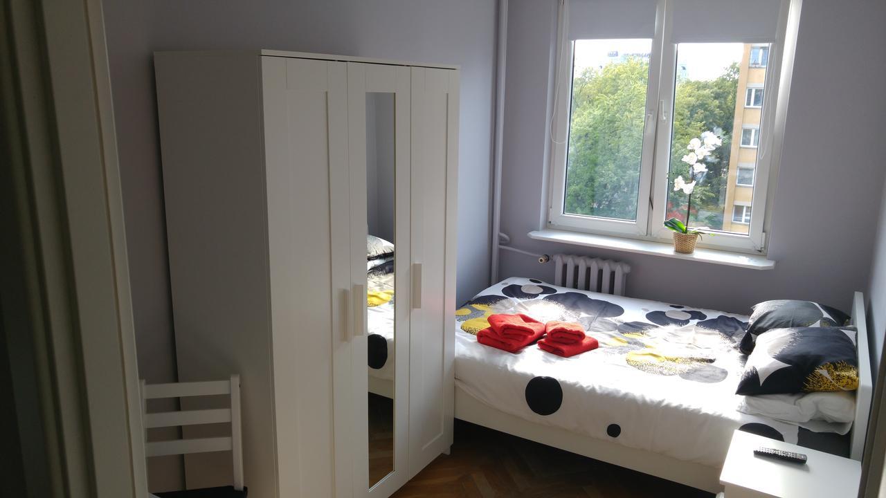 Hostel Rent0nline Niepodleglosci Metro Warszawa