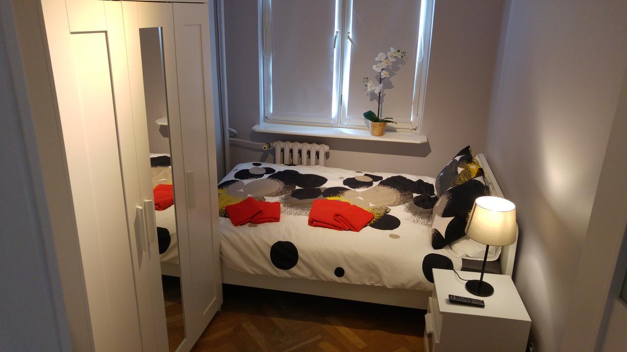Rent0nline Niepodleglosci Metro Hostel