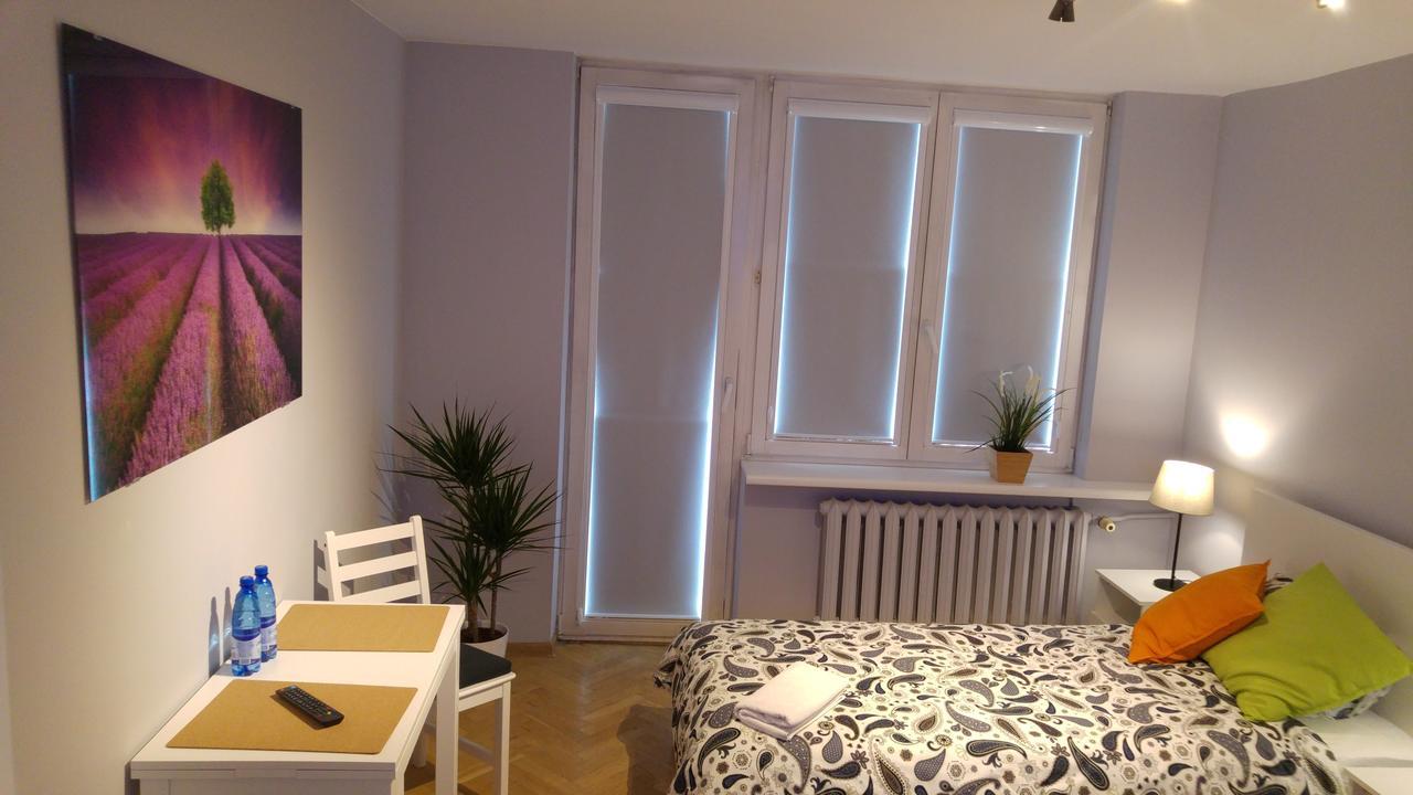 Hostel Rent0nline Niepodleglosci Metro *
