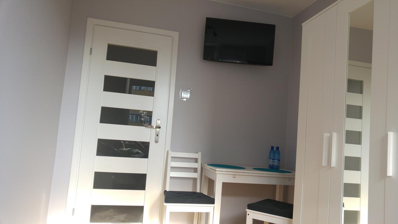 Hostel Rent0nline Niepodleglosci Metro Warschau